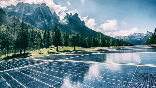 Ob Solaranlage, Photovoltaik, Wind- oder Wasserkraft - Hauptsache nachhaltige Stromerzeugung. Bei der E-XPO 5020 können Sie sich mit Fachexperten darüber austauschen.